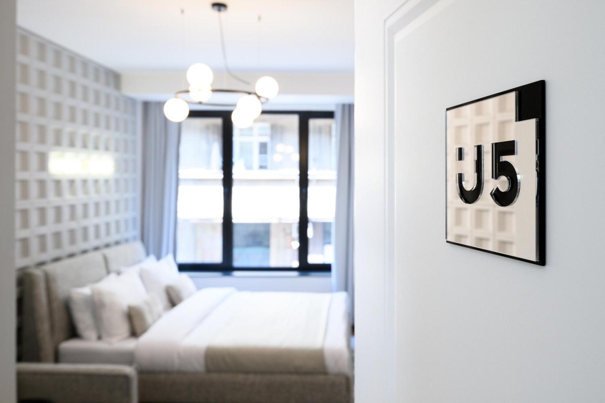 Urban Downtown Luxury Rooms And Suites Belgrado Buitenkant foto